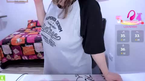 Snapshot of little_angely chatting on June 27, 12:22 pm Angely online show from June 27, 12:22 pm