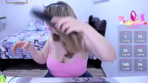 Snapshot of little_angely chatting on June 29, 11:38 pm Angely online show from June 29, 11:38 pm
