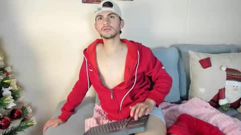 Snapshot of little_daniell chatting on November 25, 6:35 am Daniel online show from November 25, 6:35 am