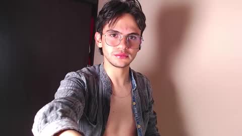 Snapshot of little_daniell chatting on December 1, 4:06 am Daniel online show from December 1, 4:06 am