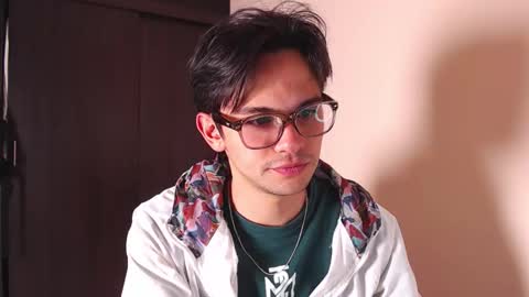 Snapshot of little_daniell chatting on December 14, 1:44 am Daniel online show from December 14, 1:44 am