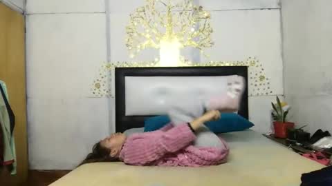 Snapshot of little_devil_diablita90 chatting on November 24, 9:31 am Diablita online show from November 24, 9:31 am