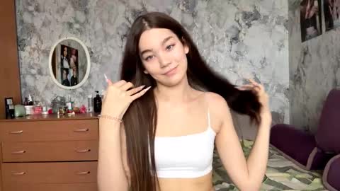 Snapshot of little_ieity chatting on November 29, 5:10 am Viiola online show from November 29, 5:10 am