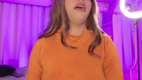 Snapshot of little_maeve chatting on February 11, 11:12 pm Maeve online show from February 11, 11:12 pm