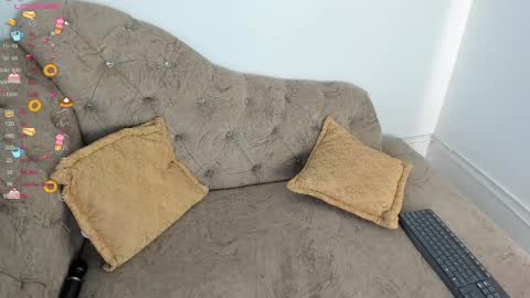 Snapshot of little_melanie chatting on February 26, 8:11 pm little_melanie online show from February 26, 8:11 pm