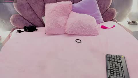 little_melanie online show from April 19, 6:10 pm