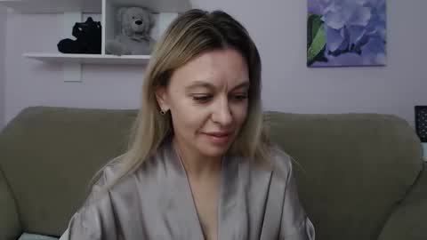 Snapshot of little_milf_ chatting on September 23, 11:02 am Kate online show from September 23, 11:02 am