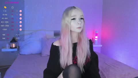 Snapshot of little_misaki chatting on December 16, 9:52 pm Maria online show from December 16, 9:52 pm