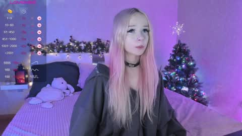 Snapshot of little_misaki chatting on December 26, 1:40 am Maria online show from December 26, 1:40 am