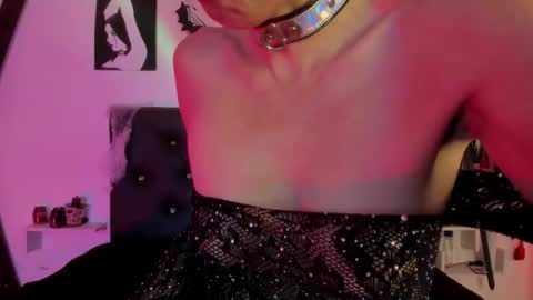 Snapshot of little_nauughty2 chatting on October 15, 1:44 pm Little Nauughty2 online show from October 15, 1:44 pm