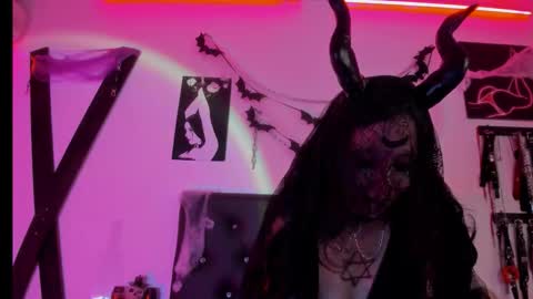 Snapshot of little_nauughty2 chatting on October 30, 3:13 pm Little Nauughty2 online show from October 30, 3:13 pm