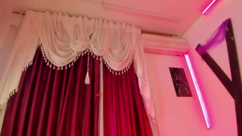 Snapshot of little_nauughty2 chatting on October 31, 2:07 pm Little Nauughty2 online show from October 31, 2:07 pm