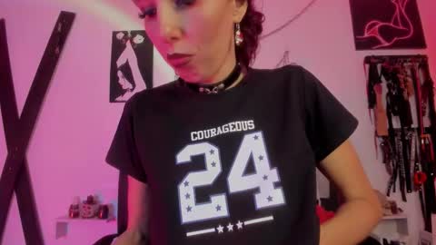 Snapshot of little_nauughty2 chatting on November 12, 2:17 pm Little Nauughty2 online show from November 12, 2:17 pm