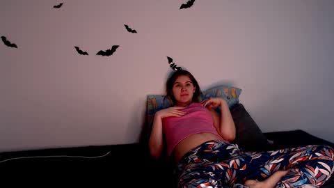 Alice.. online show from November 3, 2:51 pm