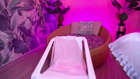 Paulette online show from November 8, 1:33 pm