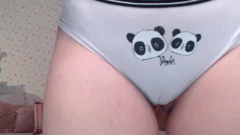 Snapshot of little_pearl_ chatting on September 11, 5:51 am Adaline online show from September 11, 5:51 am