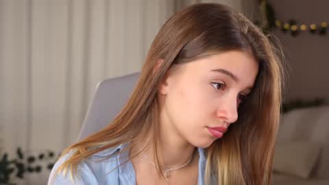 Snapshot of little_poetry chatting on September 14, 3:22 pm Kiki online show from September 14, 3:22 pm