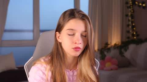 Snapshot of little_poetry chatting on September 16, 3:46 pm Kiki online show from September 16, 3:46 pm