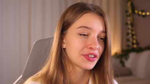 Snapshot of little_poetry chatting on September 17, 4:19 pm Kiki online show from September 17, 4:19 pm