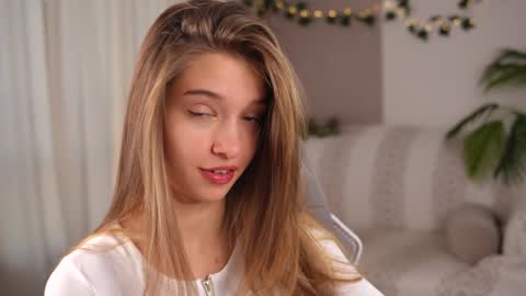 Snapshot of little_poetry chatting on September 30, 2:44 pm Kiki online show from September 30, 2:44 pm