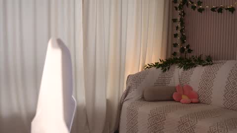 Snapshot of little_poetry chatting on October 4, 2:04 pm Kiki online show from October 4, 2:04 pm