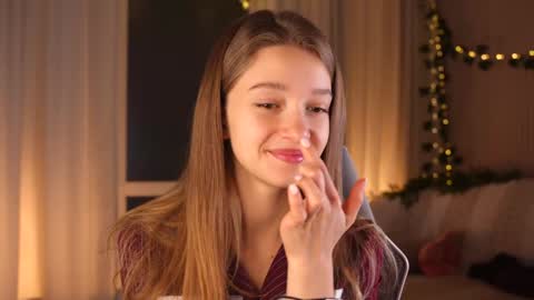 Snapshot of little_poetry chatting on October 10, 3:44 pm Kiki online show from October 10, 3:44 pm