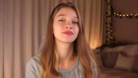 Snapshot of little_poetry chatting on October 11, 3:54 pm Kiki online show from October 11, 3:54 pm