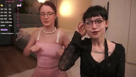 Snapshot of little_poetry chatting on July 4, 8:04 pm Kiki online show from July 4, 8:04 pm