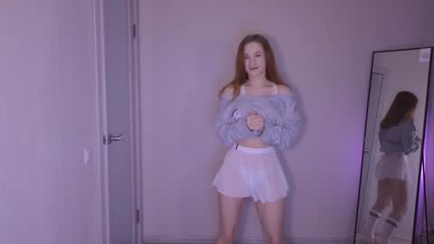 Snapshot of little_pretty_woman chatting on December 1, 5:13 pm little_pretty_woman online show from December 1, 5:13 pm