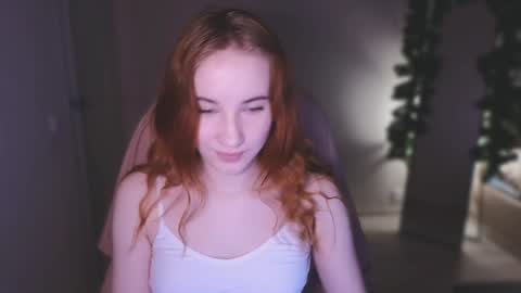 Snapshot of little_pretty_woman chatting on December 12, 8:10 pm little_pretty_woman online show from December 12, 8:10 pm