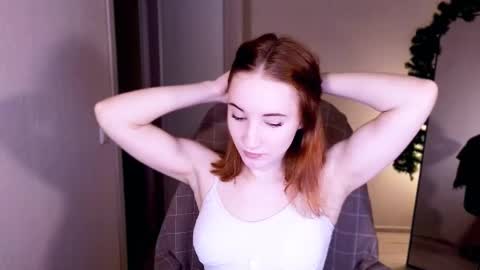 Snapshot of little_pretty_woman chatting on February 10, 7:49 pm little_pretty_woman online show from February 10, 7:49 pm