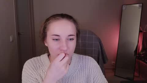 Snapshot of little_pretty_woman chatting on October 22, 7:02 pm little_pretty_woman online show from October 22, 7:02 pm