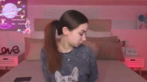 Snapshot of little_siin chatting on December 17, 7:47 am little_siin online show from December 17, 7:47 am