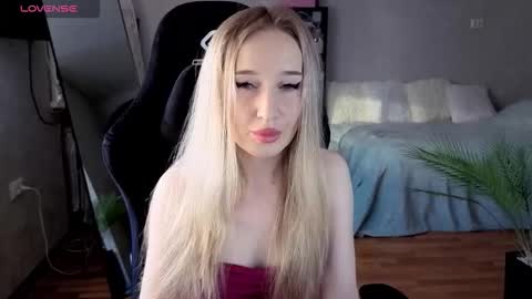 Snapshot of little_sofa99 chatting on September 16, 1:34 pm Sonya online show from September 16, 1:34 pm