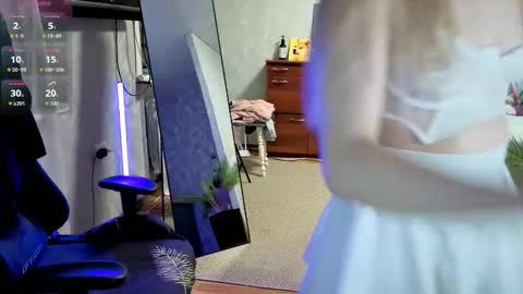 Snapshot of little_sofa99 chatting on October 2, 2:07 am Sonya online show from October 2, 2:07 am