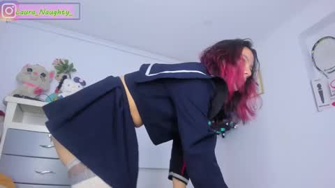 Snapshot of little_tatis chatting on January 13, 8:26 am Im Laura. buy my contentcompra mi contenido offline online show from January 13, 8:26 am