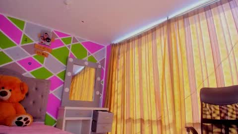 Snapshot of little_tatis chatting on December 2, 6:36 pm Im Laura. buy my contentcompra mi contenido offline online show from December 2, 6:36 pm