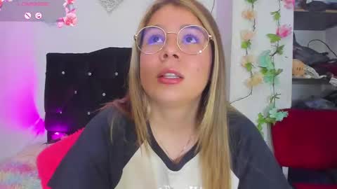 Snapshot of little_tifanny82 chatting on February 26, 2:36 pm Tifanny online show from February 26, 2:36 pm