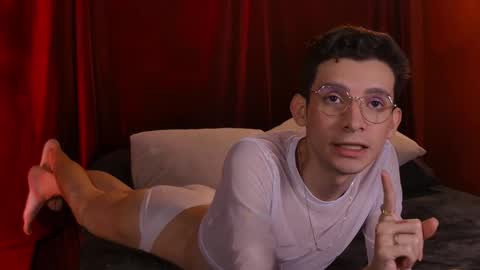 Snapshot of little_twiink chatting on February 14, 1:35 am Juan Ferrer online show from February 14, 1:35 am