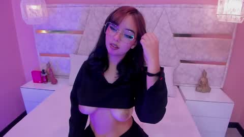 Im your little Velinda  online show from April 15, 7:58 pm