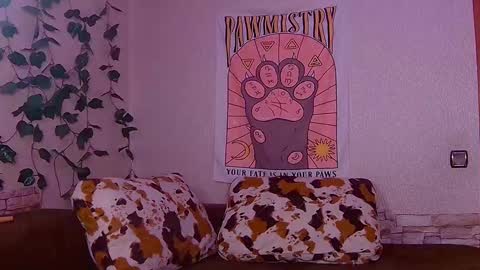 Snapshot of little_witch_sofia chatting on February 6, 6:46 pm Sofia online show from February 6, 6:46 pm