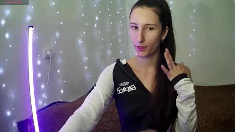 LittleAhWitch online show from September 12, 8:58 am