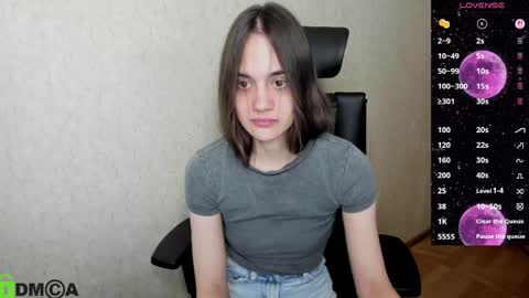 littleashleyy online show from April 18, 7:07 pm