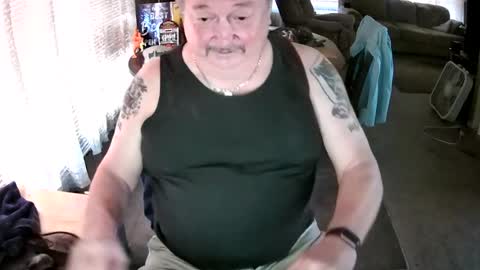 Snapshot of littled83057 chatting on June 12, 7:13 pm Littled83057 online show from June 12, 7:13 pm