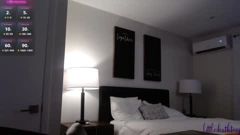 littledeathtrap online show from December 22, 11:20 pm