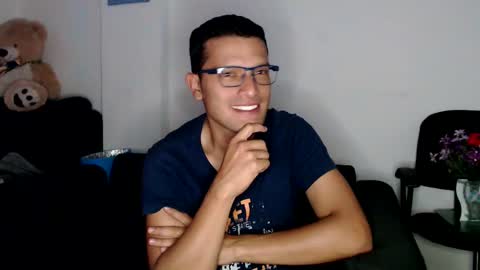 Snapshot of littledicklatin chatting on December 10, 4:02 am Manu online show from December 10, 4:02 am