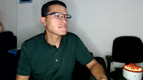 Snapshot of littledicklatin chatting on February 12, 4:01 am Manu online show from February 12, 4:01 am