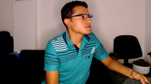 Snapshot of littledicklatin chatting on March 9, 6:28 am Manu online show from March 9, 6:28 am