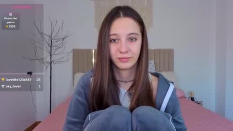 Snapshot of littlee_cherry18 chatting on November 12, 7:53 am Lana online show from November 12, 7:53 am