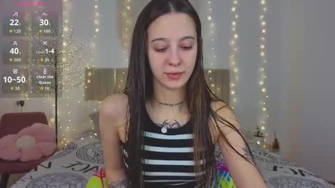 Snapshot of littlee_cherry18 chatting on December 15, 8:07 am Lana online show from December 15, 8:07 am